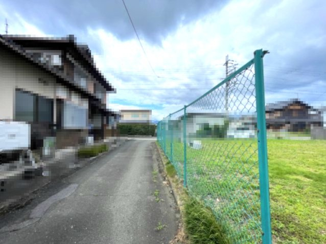 高島市今津町弘川83坪売地の前面道路含む現地写真