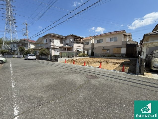 泉南郡熊取町大久保南　新築一戸建ての前面道路含む現地写真|現在建築中！落ち着いた街並みで新生活を始めることが出来そう！周辺の物件も併せてご紹介させて頂きます！