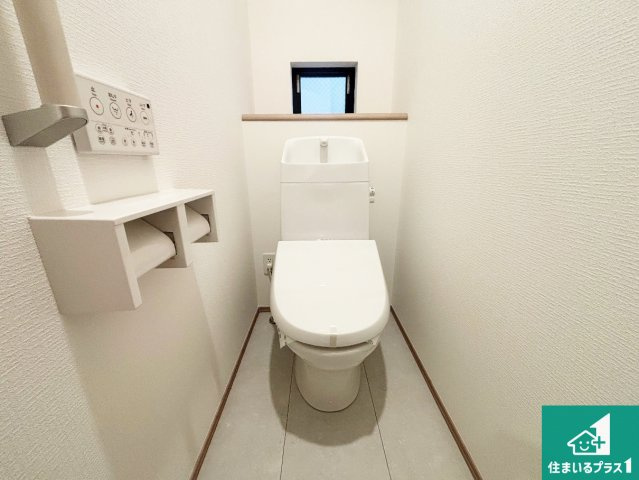大阪市阿倍野区阪南町　新築一戸建てのトイレ|1・2階の2ヶ所にあるので、朝の忙しい時間の順番待ちもなく、深夜の利用にも大変便利です。