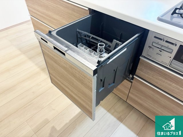 大阪市阿倍野区阪南町　新築一戸建てのその他|食事後の一仕事、食器洗いをボタン一つでお任せできちゃいます！場所を取らないビルトイン式なので、お料理スペースもしっかり確保！