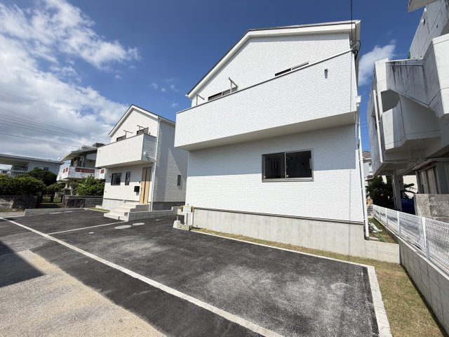 うるま市勝連南風原　第6（全2棟）ラスト2号棟の前面道路含む現地写真|※南西側公道5.7m♪