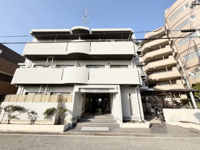 コートラヴィーニア