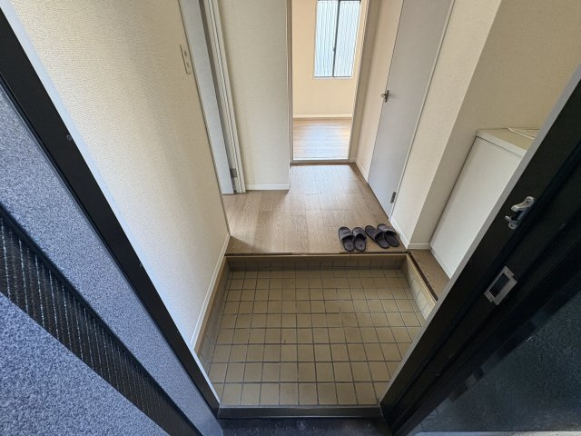 フレグランスエスパA棟の玄関