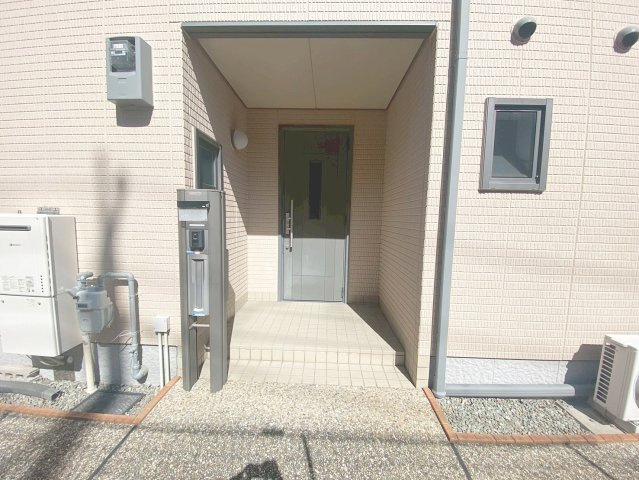 すみれテラスD棟のエントランス