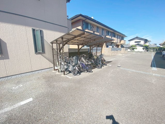 すみれテラスD棟の駐車場