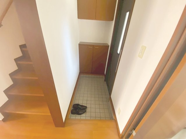 すみれテラスD棟の玄関