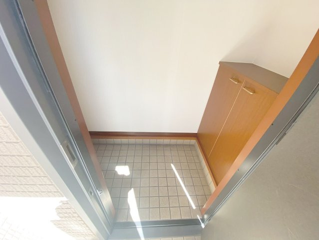 すみれテラスD棟の玄関
