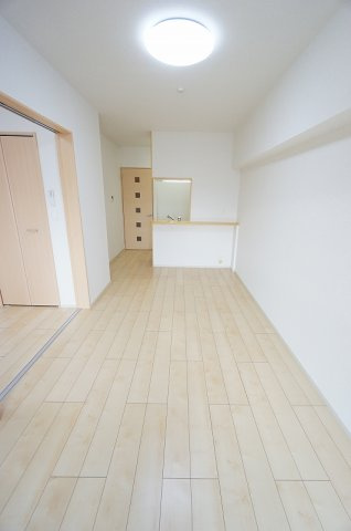 【居間・リビング】 | ラウレア　Ｋ | こちらの居間で趣味の時間をお楽しみください