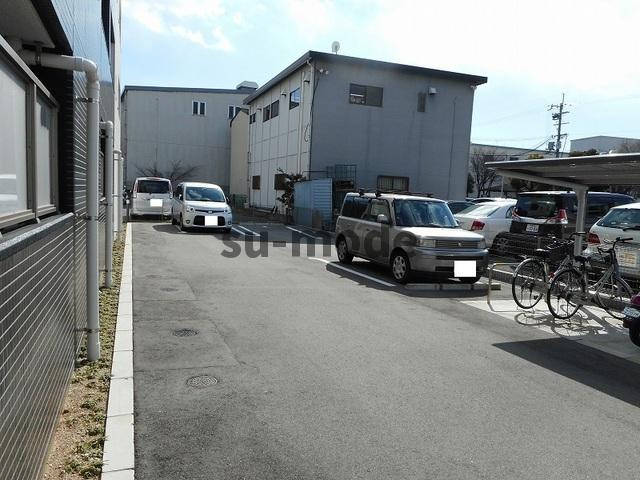 ジェルメの駐車場