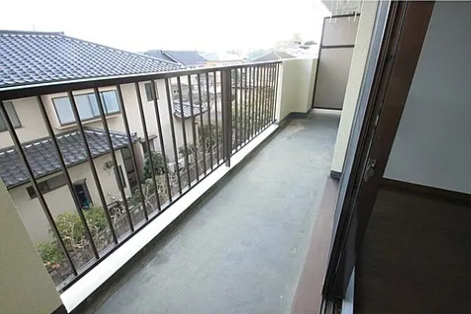 コンフォール稲荷前のバルコニー