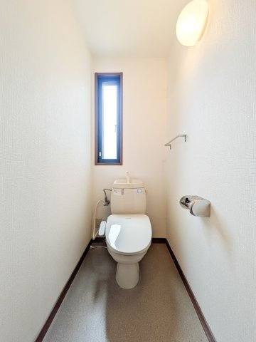 翠ヶ丘町戸建のトイレ