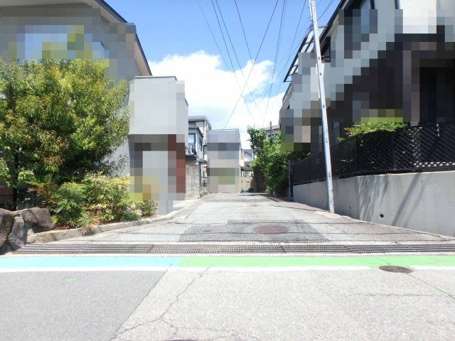 翠ヶ丘町戸建の前面道路含む現地写真|前面道路は約4.4ｍの位置指定道路