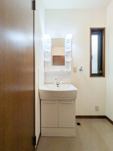 翠ヶ丘町戸建の独立洗面台
