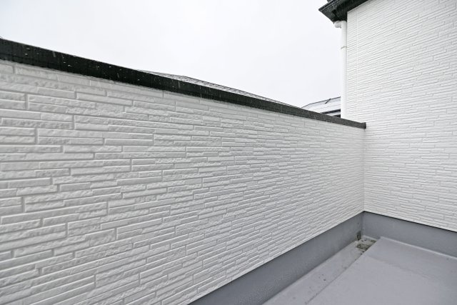 テラシエ南野1丁目新築一戸建て│4LDK+駐車2台可のバルコニー|2階バルコニーです。陽光がたっぷりと室内に行き届きます。