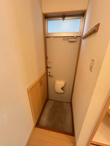 八幡ガーデンハイツの玄関