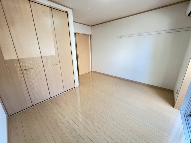 八幡ガーデンハイツの居間・リビング
