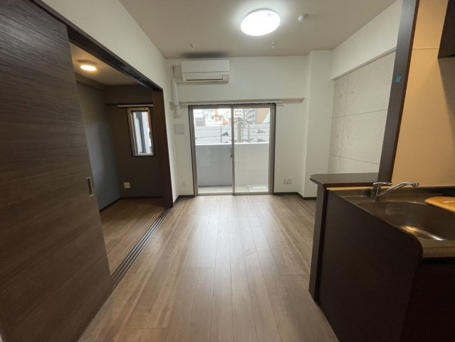 YAKUIN 037 RESIDENCE　高宮小学校区の居間・リビング|YAKUIN 037 RESIDENCE