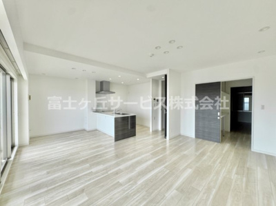 【居間・リビング】 | シティライフ豊橋前田町 中古マンション | ＬＤＫです