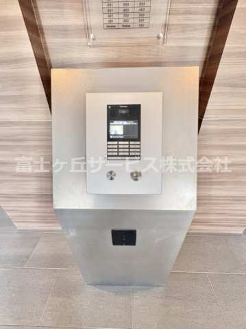 【防犯設備】 | シティライフ豊橋前田町 中古マンション | 玄関前鍵があります