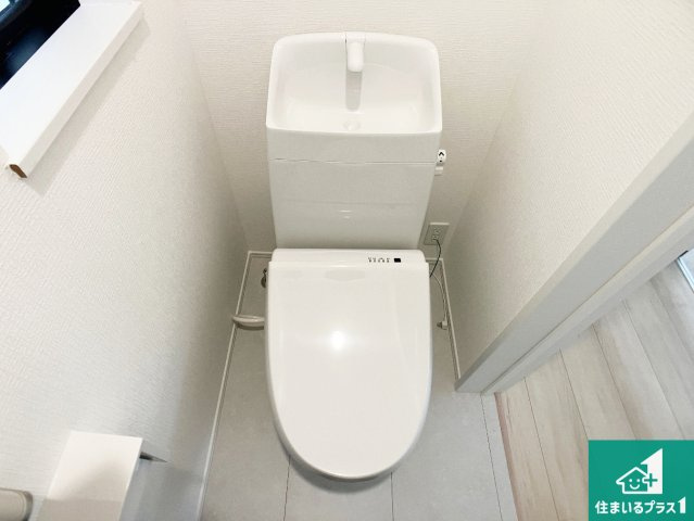 明石市魚住町西岡　新築一戸建てのトイレ|1・2階の2ヶ所にあるので、朝の忙しい時間の順番待ちもなく、深夜の利用にも大変便利です。