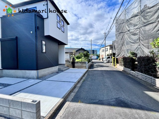 桶川市泉5期　新築戸建　グラファーレ02の前面道路含む現地写真