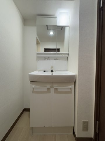 トーア新富マンションのキッチン|コンパクトなキッチンで掃除もラクラク