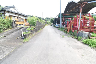 【前面道路含む現地写真】 | 鹿屋市浜田町　中古戸建 | 東側
