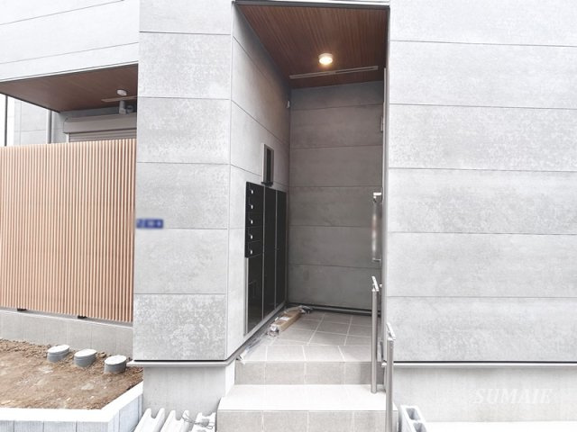 東屋アパートメントのエントランス|建物入口です