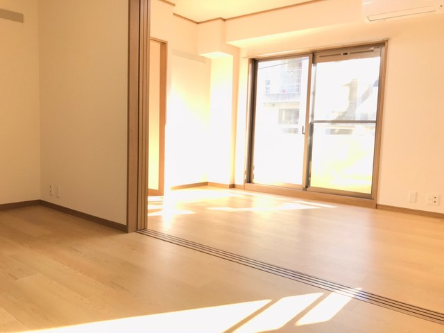 ソレイユ恵比寿の寝室|★明るいフロアタイルの角部屋です★