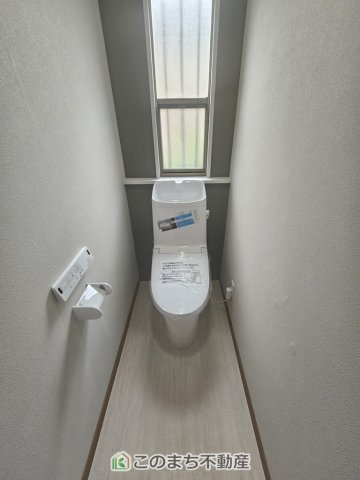 宇都宮市石井町　中古戸建のトイレ|小窓から換気ができて清潔なトイレスペース☆
