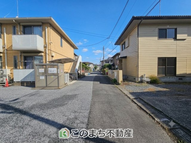宇都宮市石井町　中古戸建の前面道路含む現地写真|住宅購入に関するご不安点。住宅ローンや入居後のこと。
お引渡し後もしっかりサポートさせていただきます。
お気軽にお問い合わせくださいませ。