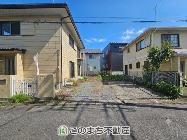 宇都宮市石井町　中古戸建の駐車場|お車を並列で2台駐車可能です(車種によります)。