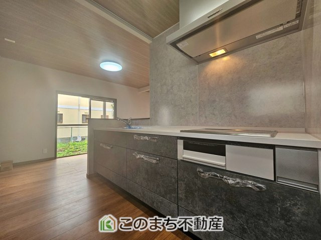 宇都宮市石井町　中古戸建のキッチン|人気の対面式キッチン☆料理をしながらご家族とコミュニケーションが取れます♪