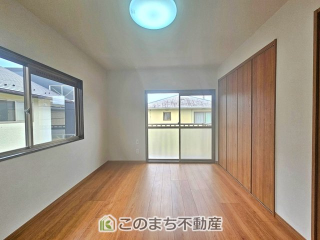 宇都宮市石井町　中古戸建の洋室|南向きで陽当たりの良い洋室♪風通しもよく快適です☆