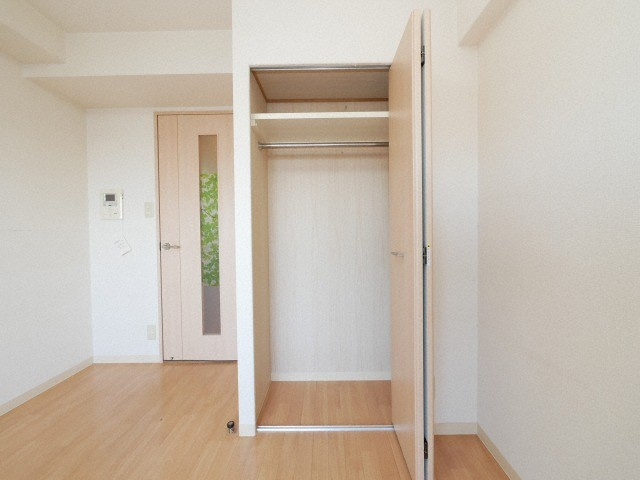 大阪市西成区花園北１丁目の賃貸マンションの収納