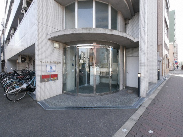大阪市西成区花園北１丁目の賃貸マンションのエントランス