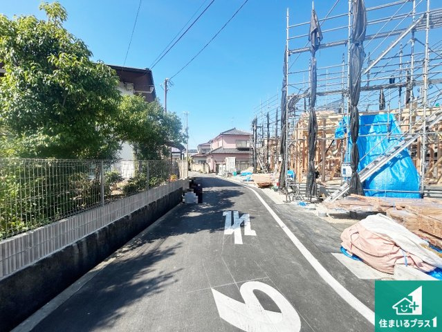 阪南市箱作　第3期　新築一戸建ての前面道路含む現地写真|周辺は落ち着いた街並みの住宅地！子育てがしやすい住環境です！まだ未完成ですが、現地でしかわからない事もございます。是非一度ご覧ください。