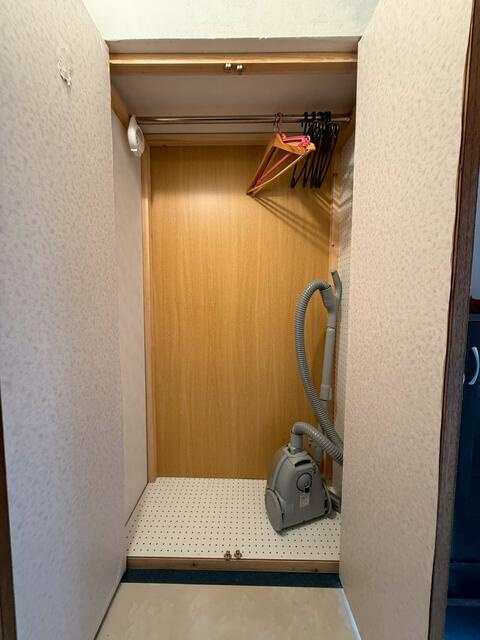 廊下にも収納あります