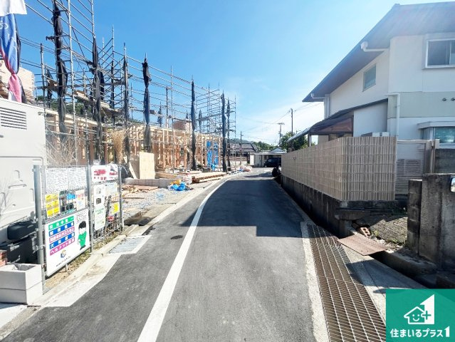 阪南市箱作　第3期　新築一戸建ての前面道路含む現地写真|周辺は落ち着いた街並みの住宅地！子育てがしやすい住環境です！まだ未完成ですが、現地でしかわからない事もございます。是非一度ご覧ください。