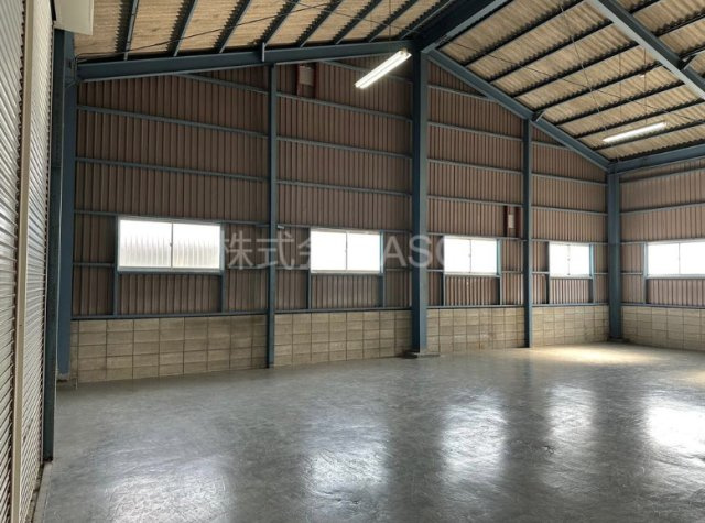 松原市北新町　貸倉庫の内装