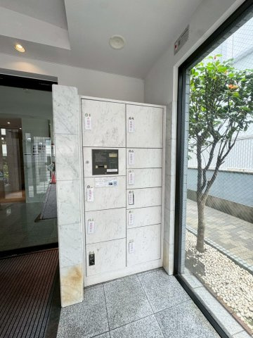 【認定中古】サンライフ片野Ⅲー2LDKー【小倉北区　中古マンション】の設備|エントランスには便利な宅配ボックス完備♪　【小倉北区　中古マンション】