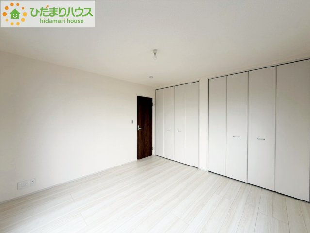那珂市菅谷19期　新築戸建　2号棟の寝室|天井の高い主寝室。ゆっくりと過ごせる大人のくつろぎ空間！