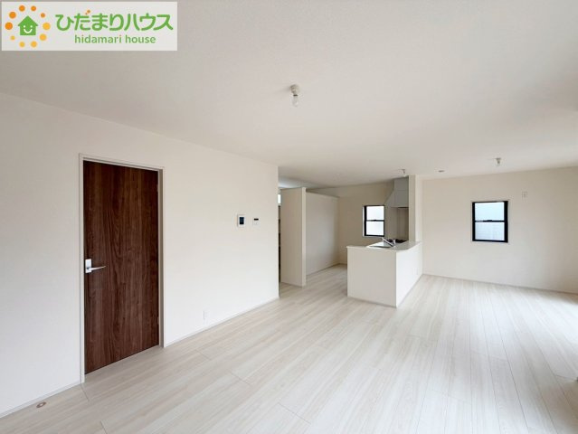 那珂市菅谷19期　新築戸建　2号棟の居間・リビング|お子様が元気に遊べる広々としたリビングです。
