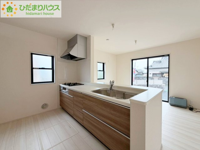 那珂市菅谷19期　新築戸建　2号棟のキッチン|家族と会話しながら料理できるオープンカウンター♪