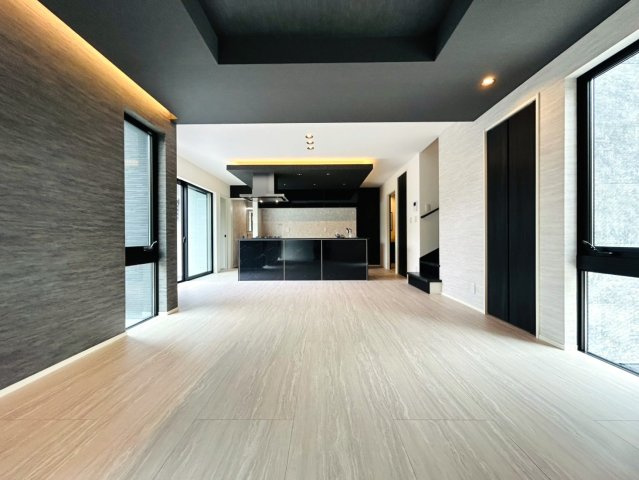 今の時代に安心の耐震×制振住宅◎カースペース３台に広々テラスにスカイバルコニー！！デザイン性にもうっとりで欲張りさんも満足出来ちゃう『保土ケ谷区月見台』新築戸建の居間・リビング|おしゃれなリビングです