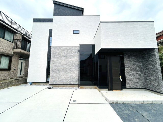 今の時代に安心の耐震×制振住宅◎カースペース３台に広々テラスにスカイバルコニー！！デザイン性にもうっとりで欲張りさんも満足出来ちゃう『保土ケ谷区月見台』新築戸建