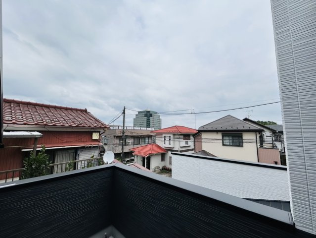 今の時代に安心の耐震×制振住宅◎カースペース３台に広々テラスにスカイバルコニー！！デザイン性にもうっとりで欲張りさんも満足出来ちゃう『保土ケ谷区月見台』新築戸建の展望