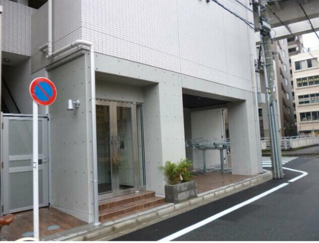 レガリス西日暮里ステーションフロントのエントランス