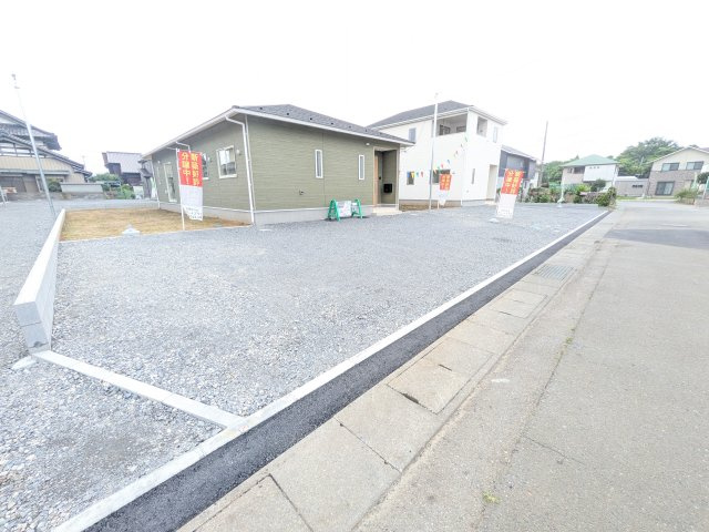 つくば市高見原　第17　新築戸建て　2号棟の前面道路含む現地写真|写真だけでは伝わらない快適さを、ぜひ現地で体感しませんか？
即日見学可能です！平日のご案内も可能です♪
お気軽にお問合せまたはお電話ください！
0297-86-8370まで【リアライズ不動産】