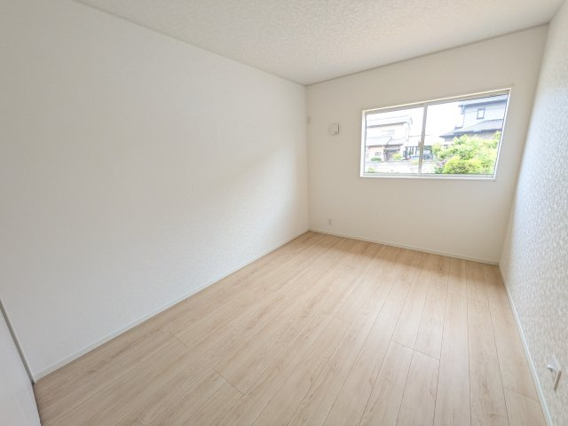 つくば市高見原　第17　新築戸建て　2号棟の洋室|陽当たりの良い明るい洋室です♪